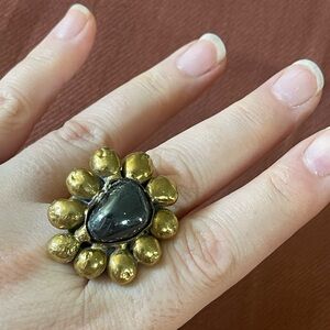 Broze ring win beautiful black stone